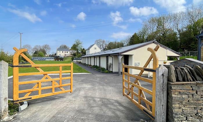 Self catering holiday lets located on a working farm in the heart of the South Wales Valleys. Accommodation offers fully fitted kitchen, large bedroom
